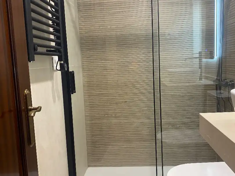 Badezimmer von Wohnung zur Miete in Gijón 