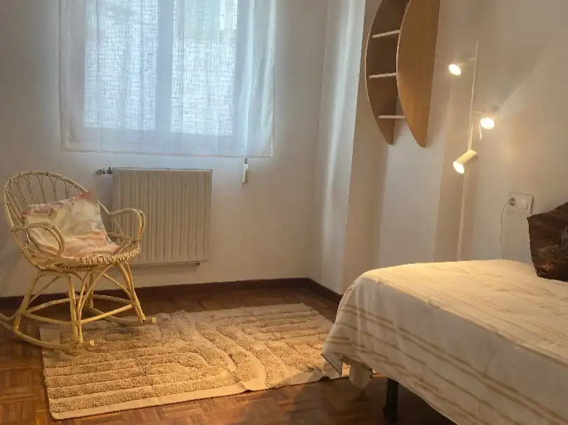 Schlafzimmer von Wohnung zur Miete in Gijón 