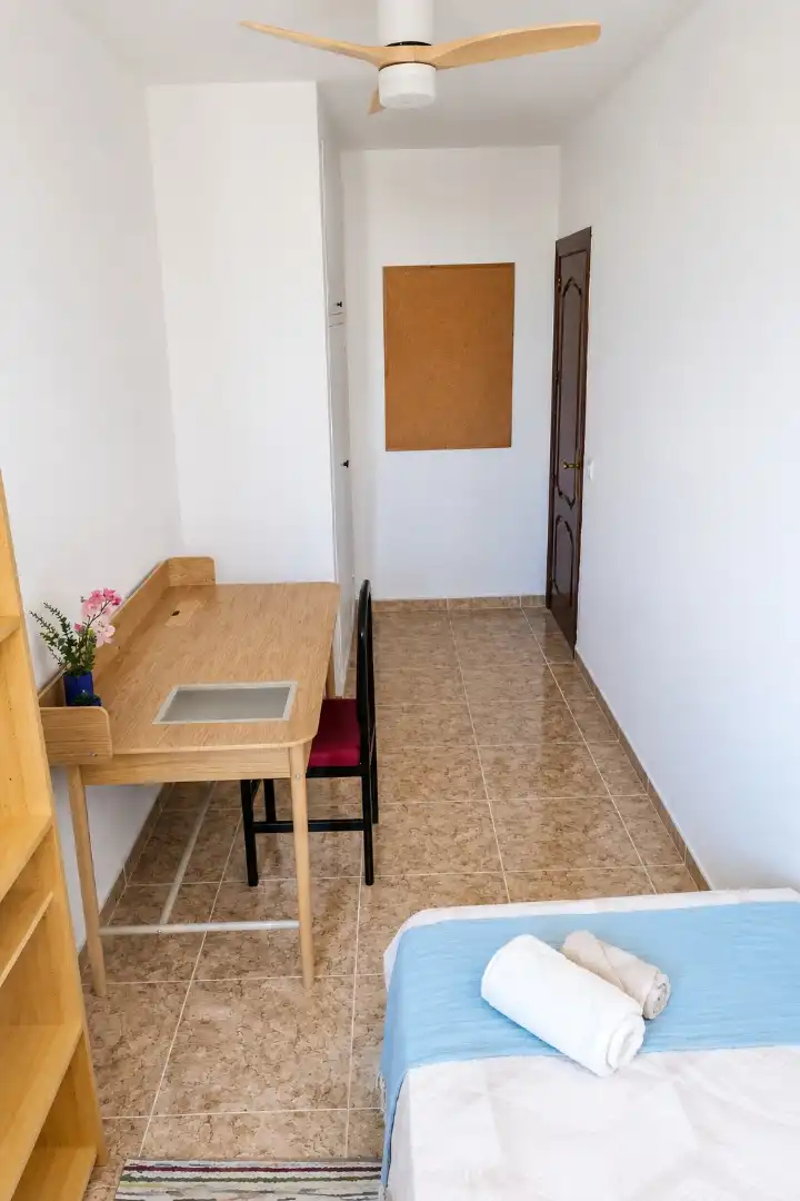 Habitación en Calle Ingeniero de la Torre Acosta, 7, Carranque - Haza Cuevas Habitación en Calle Ingeniero de la Torre Acosta, 7, Carranque - Haza Cuevas