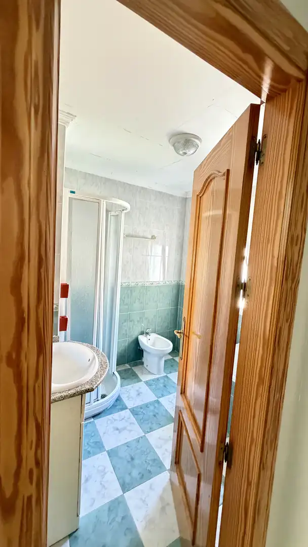 Bathroom of Flat for sale in Alhendín  with Air Conditioner, Heating and Terrace