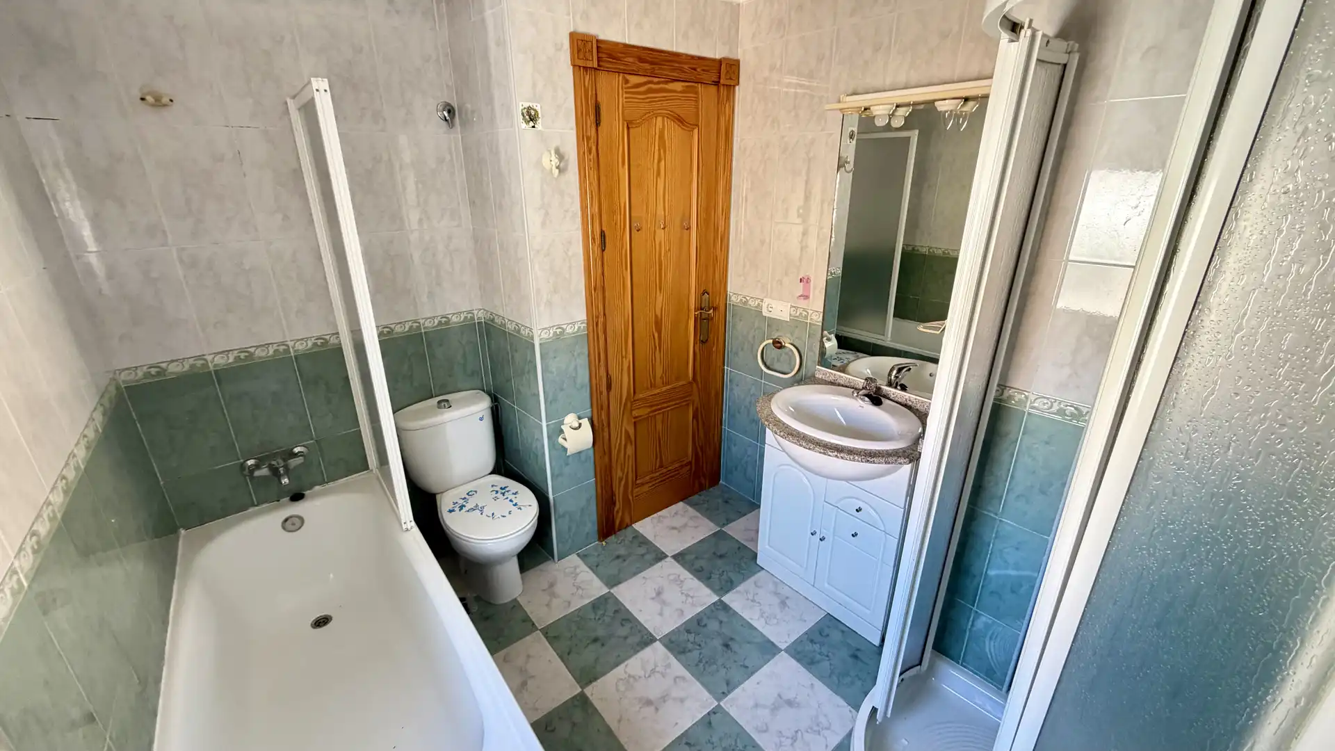 Bathroom of Flat for sale in Alhendín  with Air Conditioner, Heating and Terrace