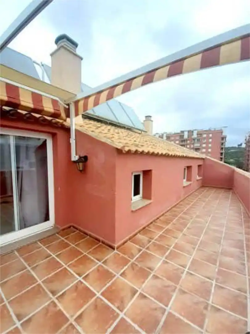 Dachboden zur Miete in Los Boliches Terrasse von Dachboden zur Miete in Fuengirola mit Heizung, Terrasse und Möbliert