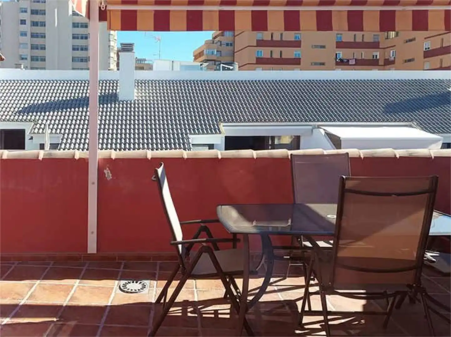 Dachboden zur Miete in Los Boliches Terrasse von Dachboden zur Miete in Fuengirola mit Heizung, Terrasse und Möbliert