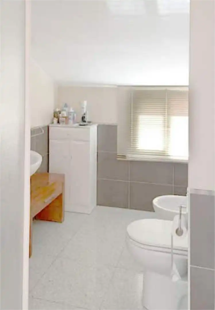 Dachboden zur Miete in Los Boliches Badezimmer von Dachboden zur Miete in Fuengirola mit Heizung, Terrasse und Möbliert