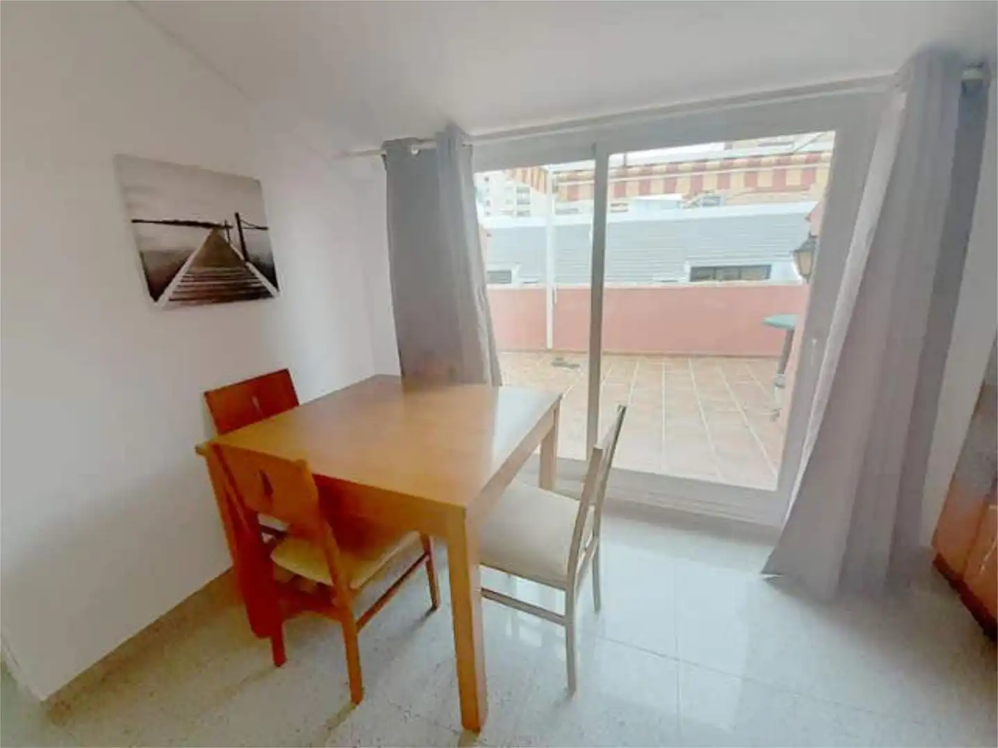 Dachboden zur Miete in Los Boliches Außenansicht von Dachboden zur Miete in Fuengirola mit Heizung, Terrasse und Möbliert
