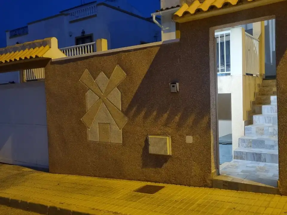 Einfamilien-Reihenhaus zum Verkauf in Calle Lagunas de Ruidera, 73, La Florida Außenansicht von Einfamilien-Reihenhaus zum Verkauf in Orihuela mit Klimaanlage