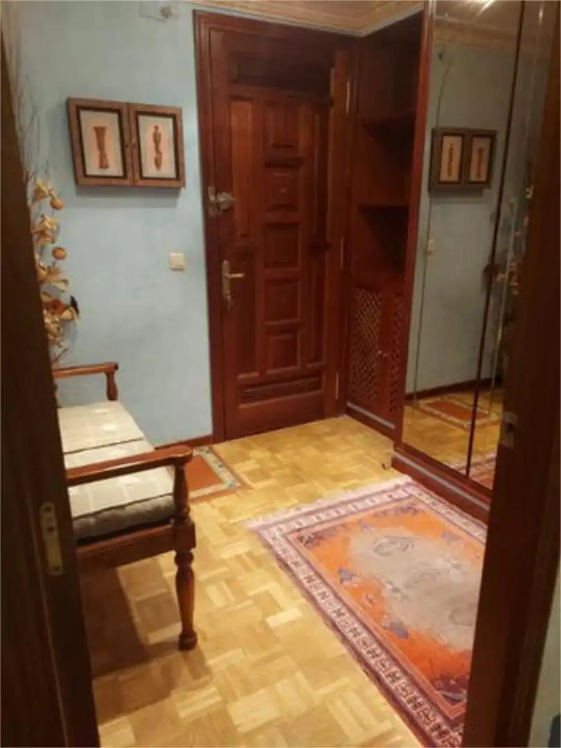 Einfamilien-Reihenhaus zum Verkauf in El Soto Einfamilien-Reihenhaus zum Verkauf in León Capital mit Heizung, Privatgarten und Terrasse
