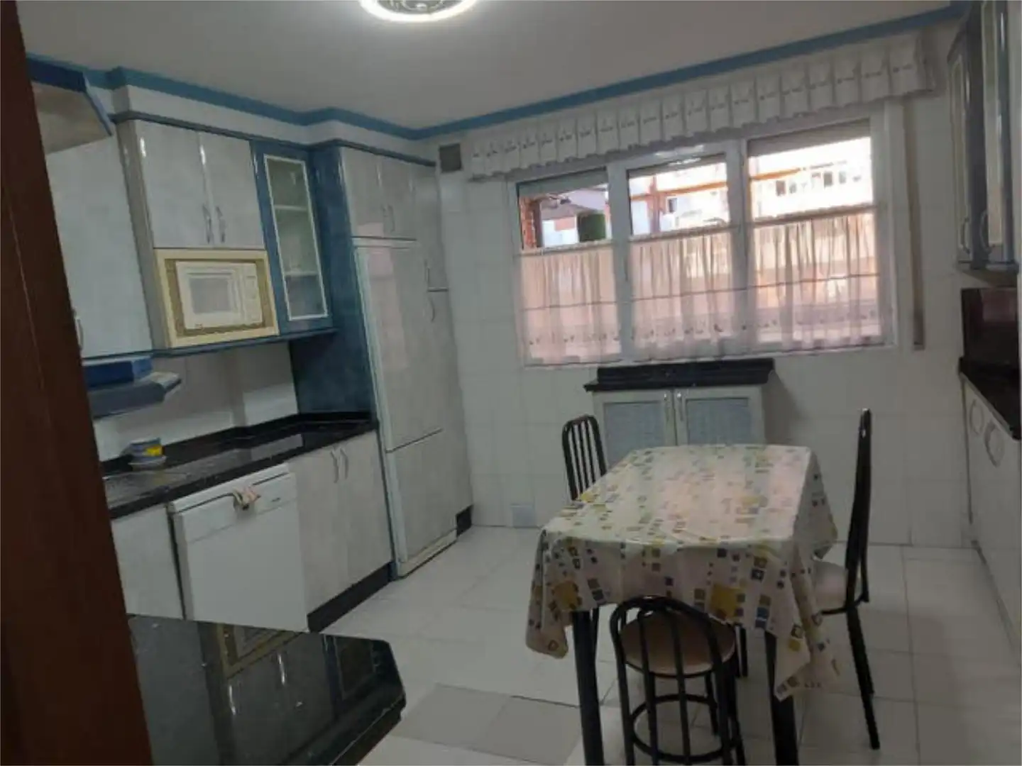 Einfamilien-Reihenhaus zum Verkauf in El Soto Küche von Einfamilien-Reihenhaus zum Verkauf in León Capital mit Heizung, Privatgarten und Terrasse