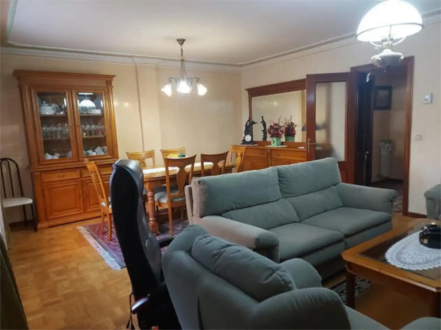 Einfamilien-Reihenhaus zum Verkauf in El Soto Wohnzimmer von Einfamilien-Reihenhaus zum Verkauf in León Capital mit Heizung, Privatgarten und Terrasse