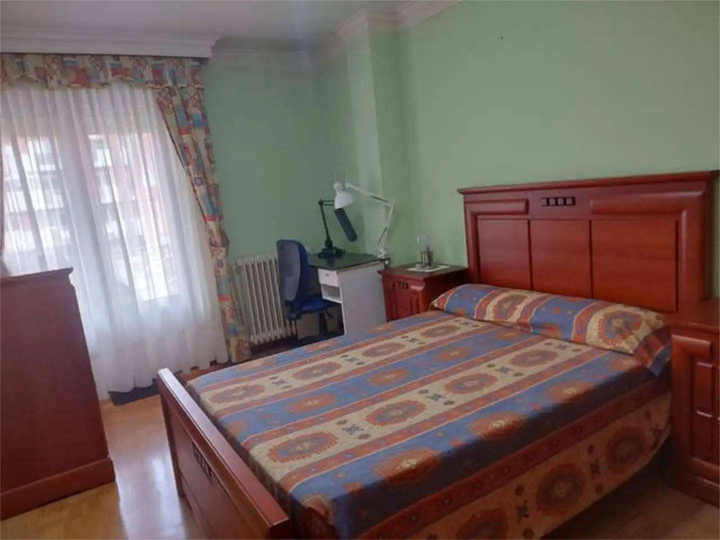 Einfamilien-Reihenhaus zum Verkauf in El Soto Schlafzimmer von Einfamilien-Reihenhaus zum Verkauf in León Capital mit Heizung, Privatgarten und Terrasse
