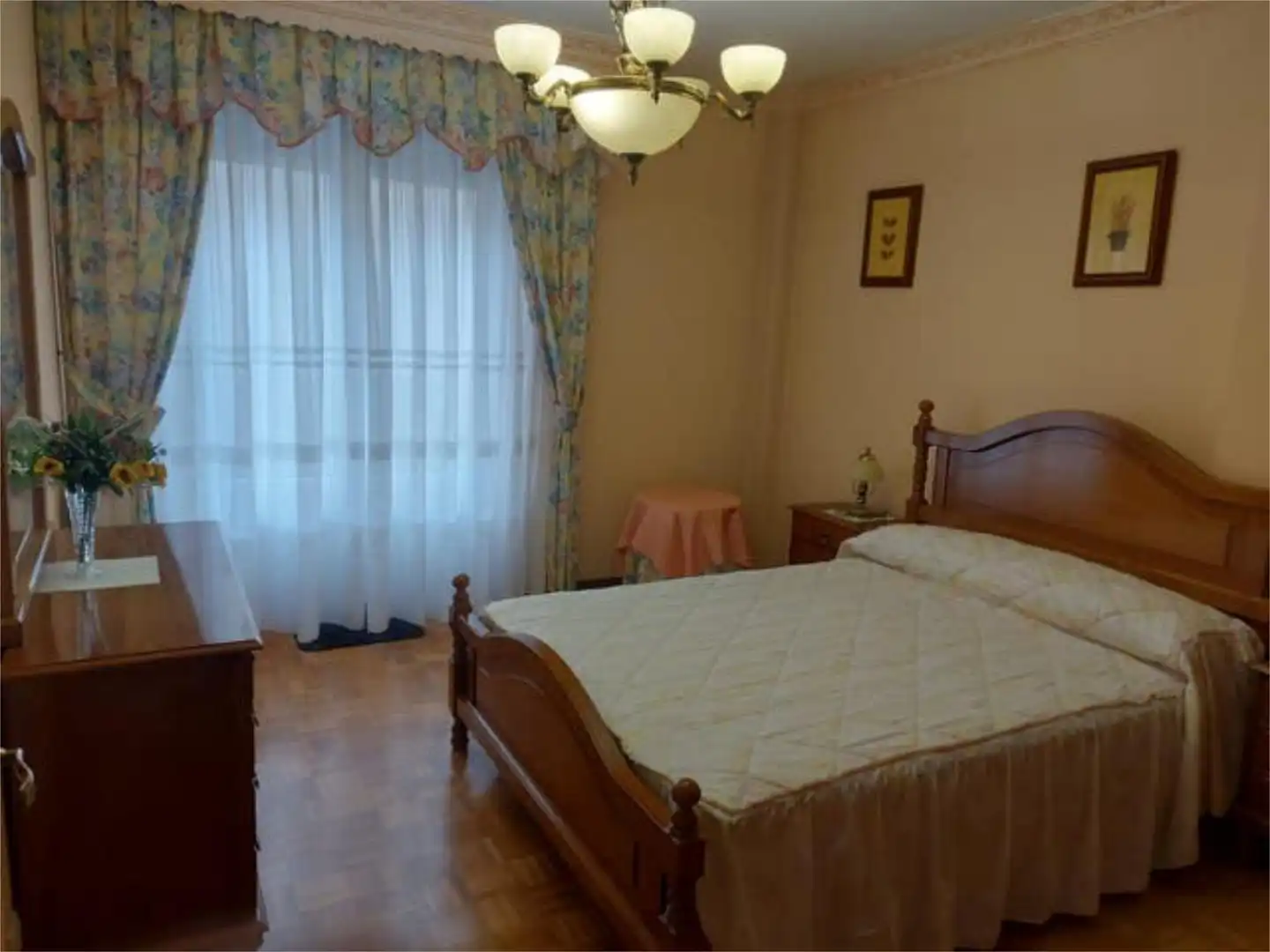 Einfamilien-Reihenhaus zum Verkauf in El Soto Schlafzimmer von Einfamilien-Reihenhaus zum Verkauf in León Capital mit Heizung, Privatgarten und Terrasse