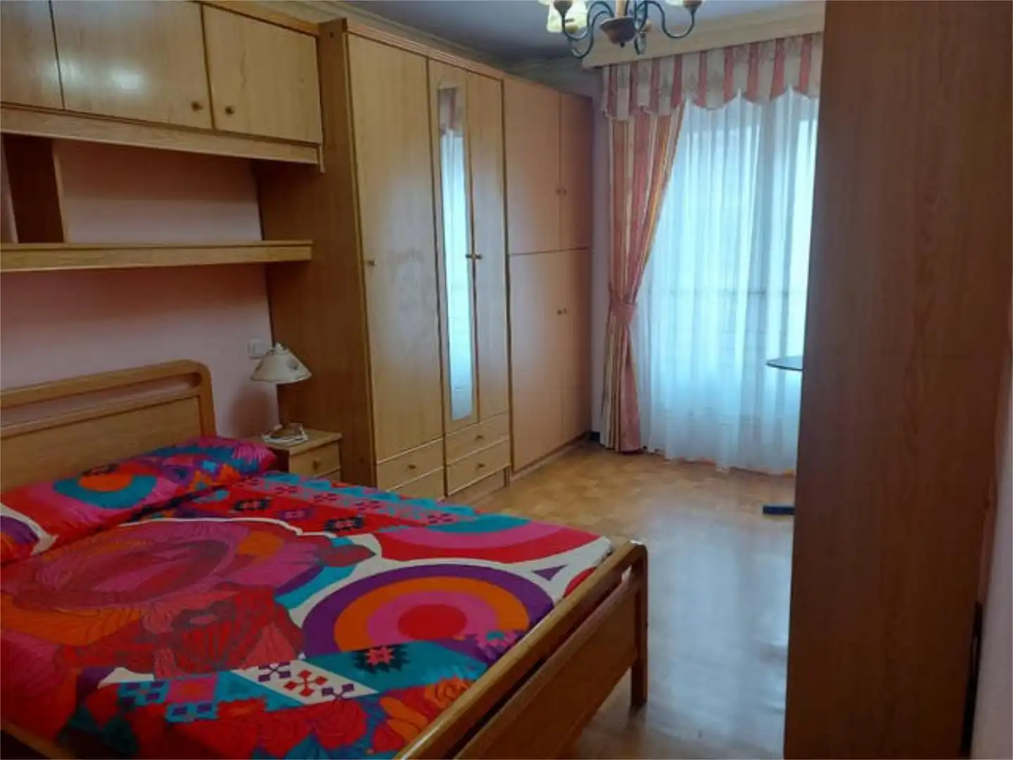 Einfamilien-Reihenhaus zum Verkauf in El Soto Schlafzimmer von Einfamilien-Reihenhaus zum Verkauf in León Capital mit Heizung, Privatgarten und Terrasse