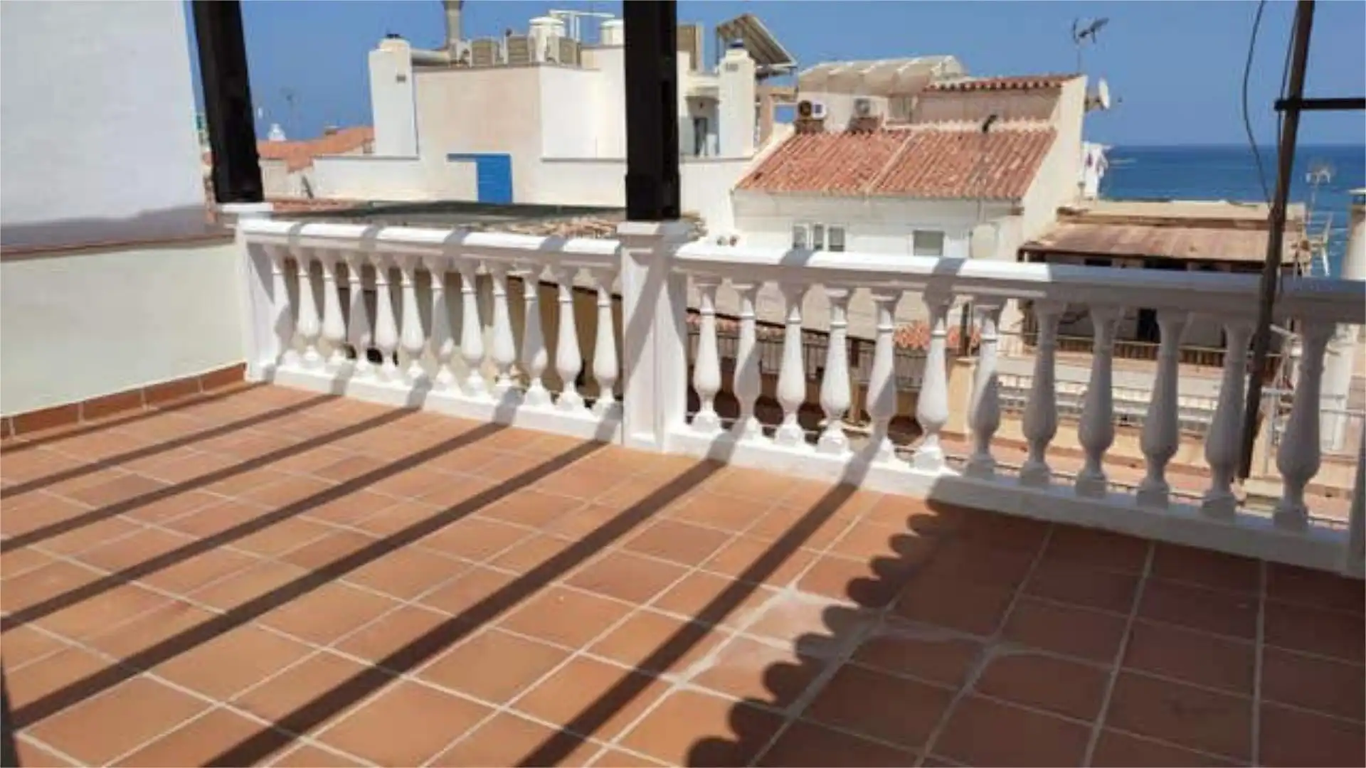 Estudi de lloguer a La Carihuela - Los Nidos Vista exterior de Estudi de lloguer en Torremolinos amb Terrassa i Moblat