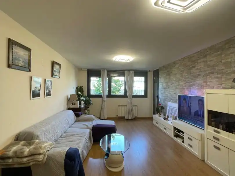 Sala d'estar de Pis en venda en Huesca amb Aire condicionat, Calefacció i Parquet