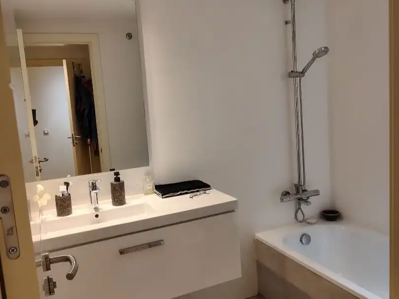 Piso en venta en Calle de Arturo Soria, 144, San Juan Bautista Baño de Piso en venta en Madrid con Aire acondicionado, Calefacción y Trastero