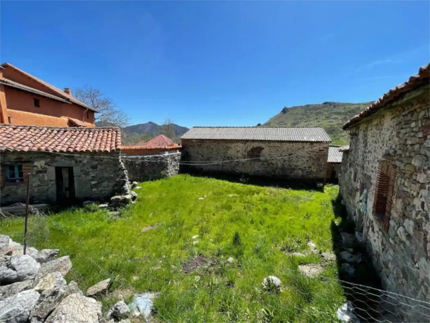 Houses for sale in Villamanín Houses for sale in Villamanín