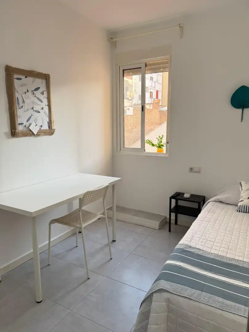 Room in Avinguda del Comte de Torrefiel, 8, El Llombo