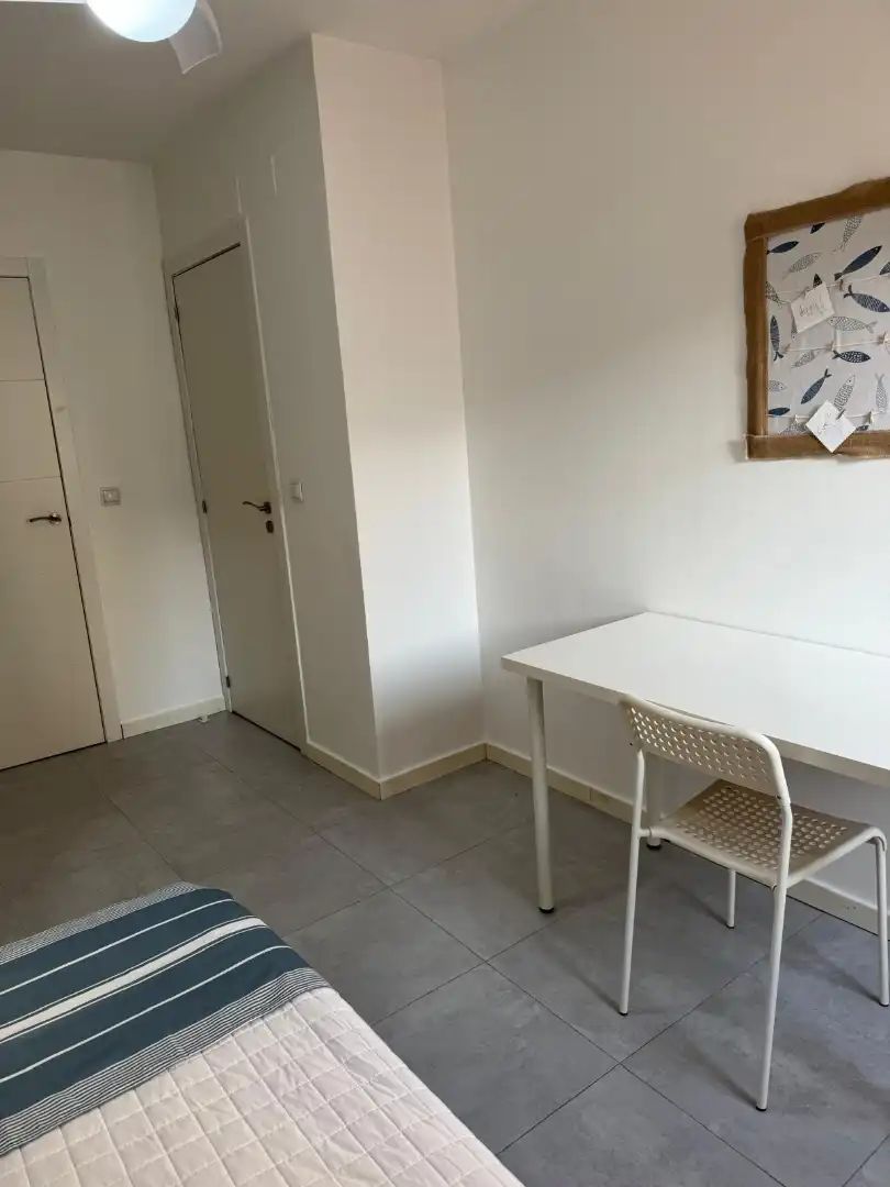Room in Avinguda del Comte de Torrefiel, 8, El Llombo