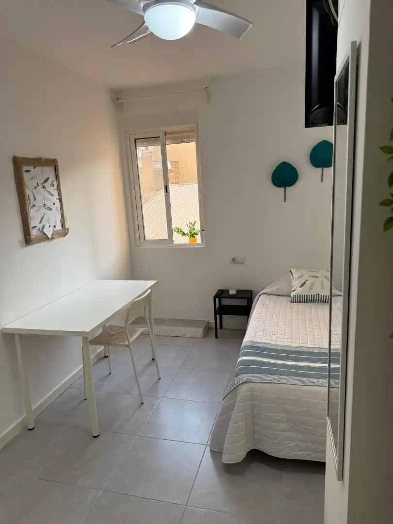 Room in Avinguda del Comte de Torrefiel, 8, El Llombo