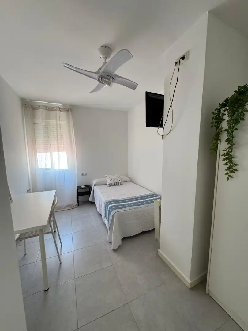 Room in Avinguda del Comte de Torrefiel, 8, El Llombo