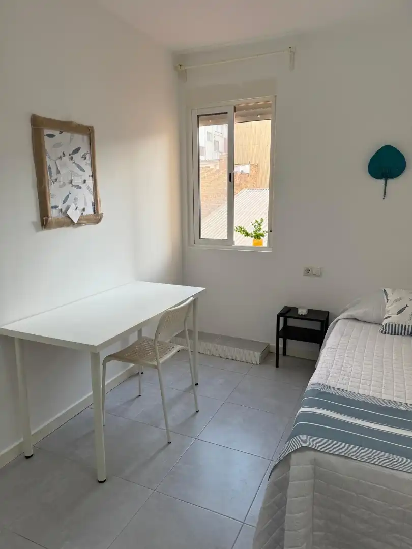 Room in Avinguda del Comte de Torrefiel, 8, El Llombo