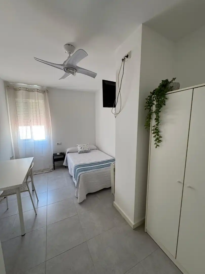 Room in Avinguda del Comte de Torrefiel, 8, El Llombo