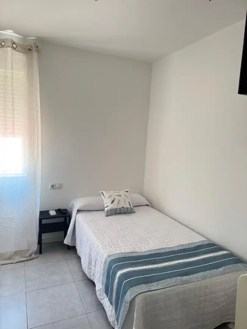 Room in Avinguda del Comte de Torrefiel, 8, El Llombo