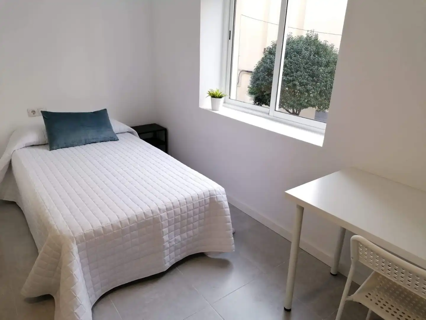 Room in Avinguda del Comte de Torrefiel, 8, El Llombo