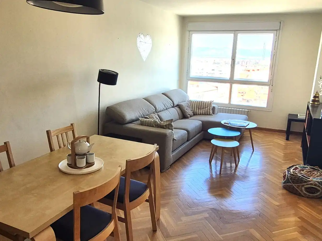 Piso de alquiler en Tres Olivos - Valverde Sala de estar de Piso de alquiler en Madrid con Calefacción, Parquet y Amueblado