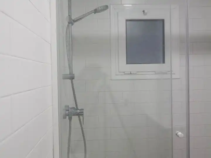 Badezimmer von Einfamilien-Reihenhaus zum Verkauf in El Pla de Santa Maria mit Heizung, Terrasse und Abstellraum