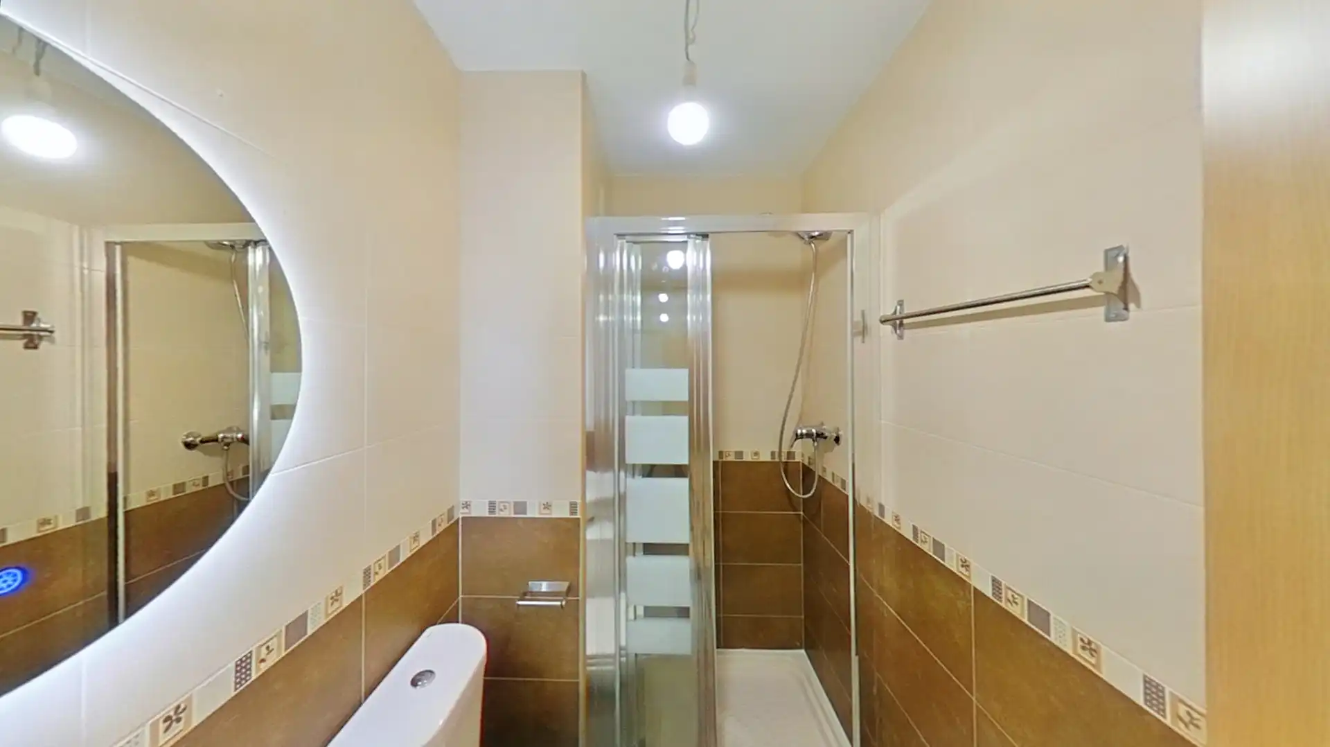 Baño de Piso de alquiler en Parla con Calefacción, Parquet y Terraza
