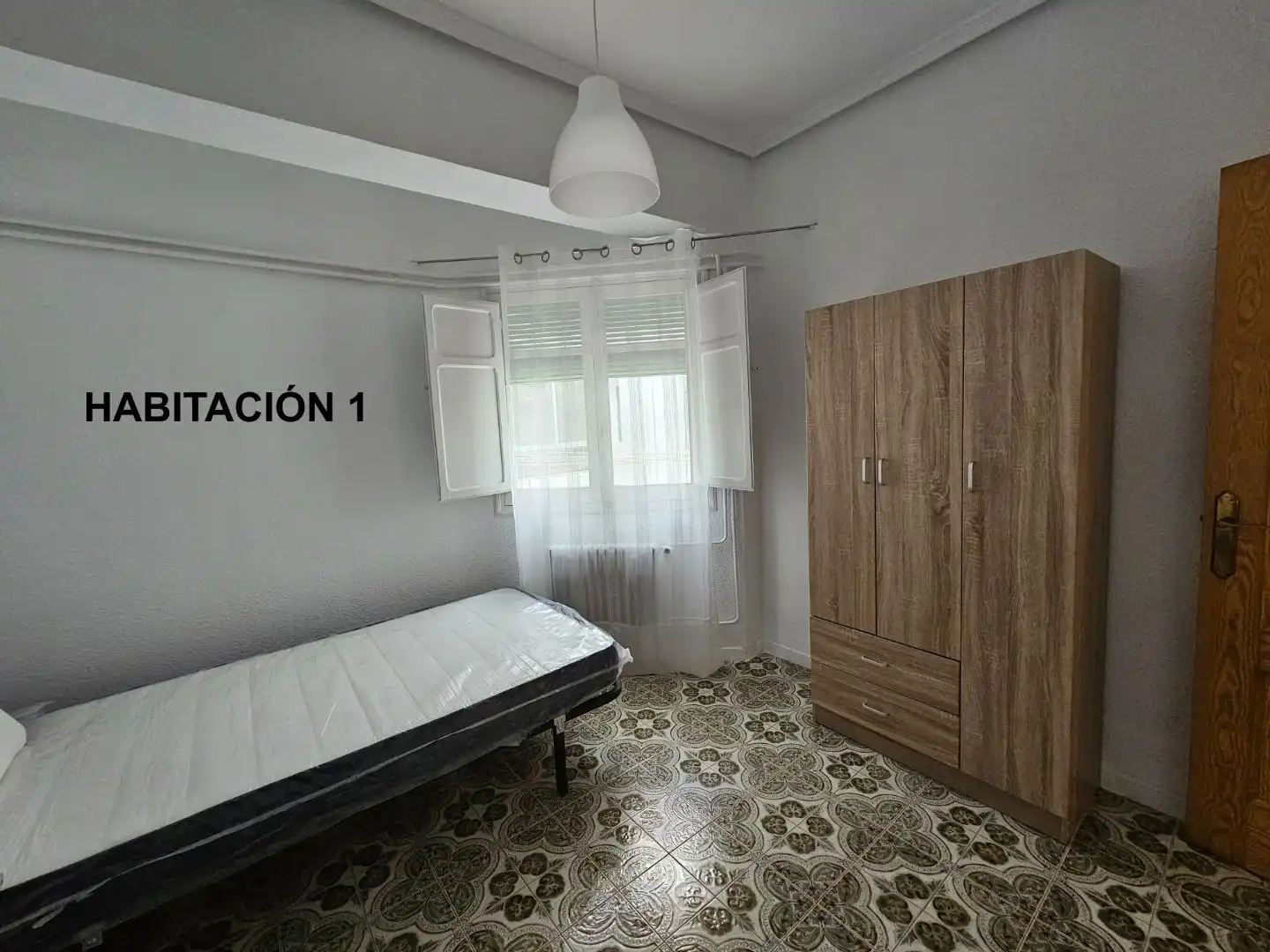 Schlafzimmer von Wohnung zur untervermieten in Albacete mit Klimaanlage, Heizung und Möbliert