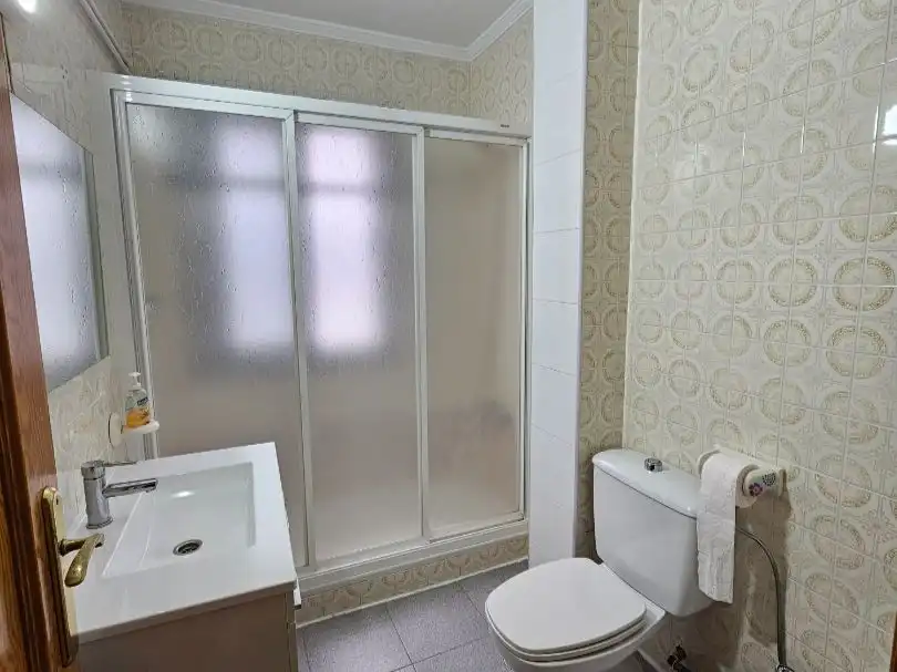 Badezimmer von Wohnung zur untervermieten in Albacete mit Klimaanlage, Heizung und Möbliert