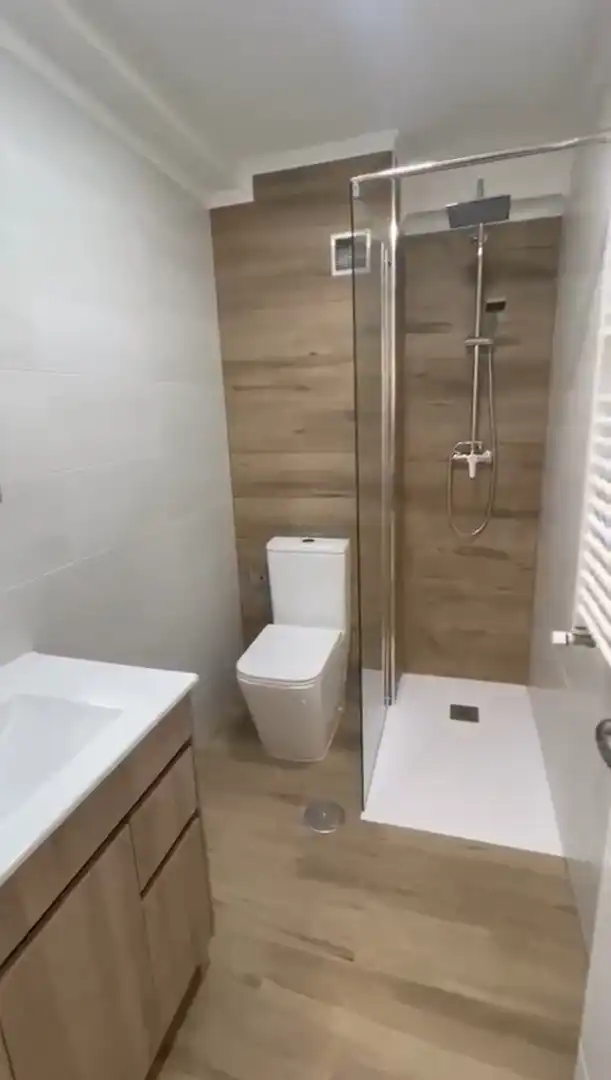 Bathroom of Flat for sale in Oviedo   with Terrace and Balcony