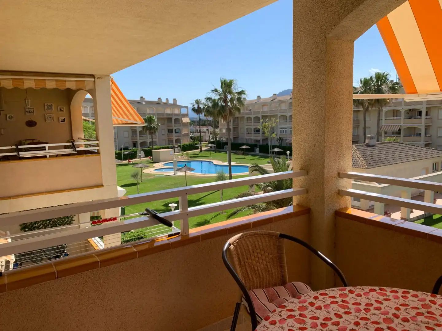 Wohnung zur Miete in Carrer Llac Maracaibo, 3, L'Almadrava - L'Estanyó Terrasse von Wohnung zur Miete in Dénia mit Klimaanlage, Terrasse und Schwimmbad