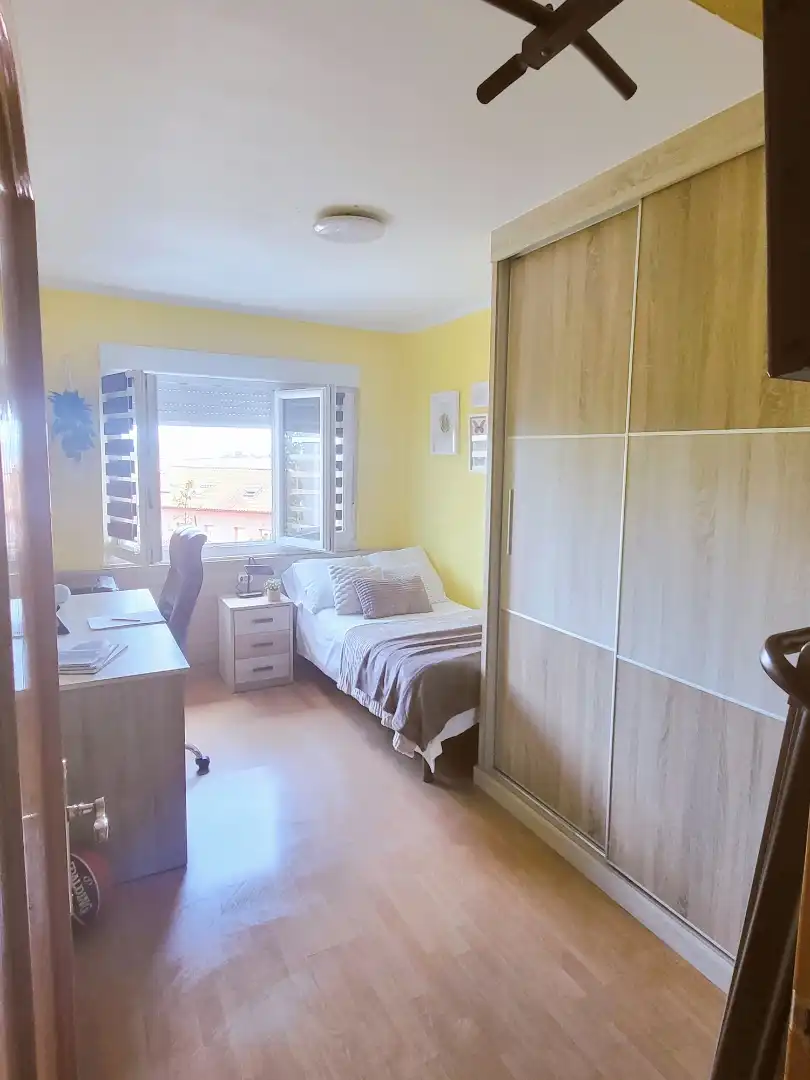 Habitación de Piso en venta en Avilés con Parquet, Trastero y Amueblado