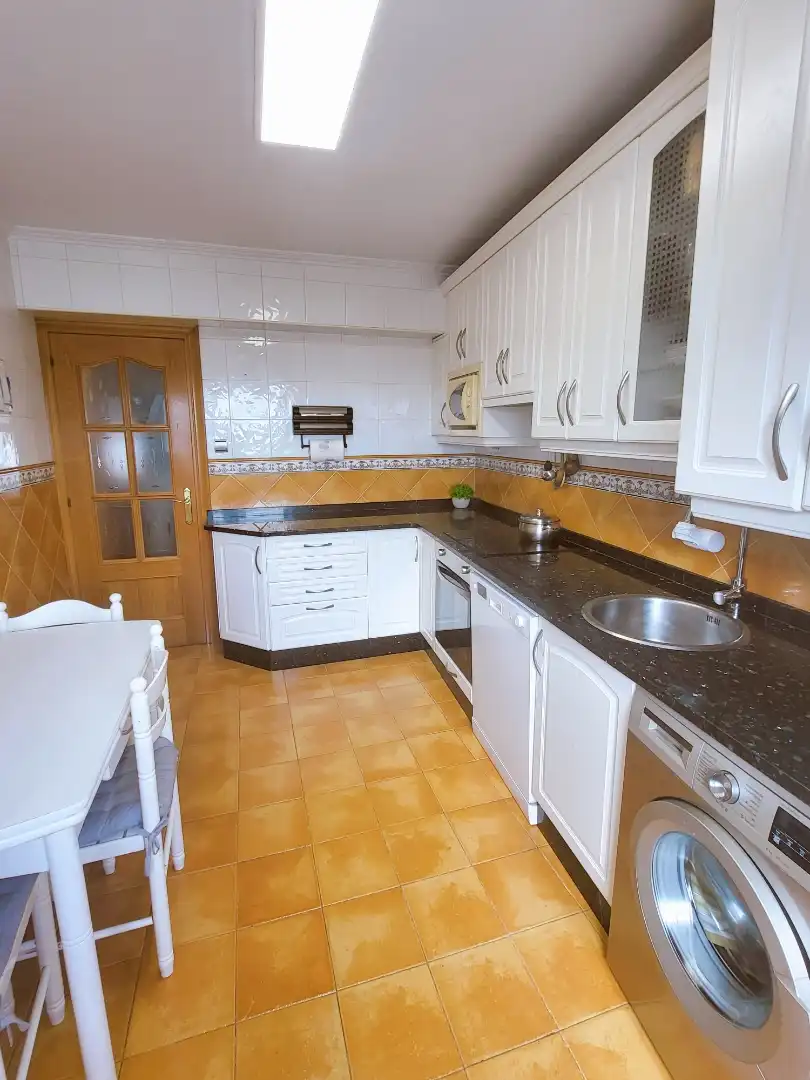 Cocina de Piso en venta en Avilés con Parquet, Trastero y Amueblado