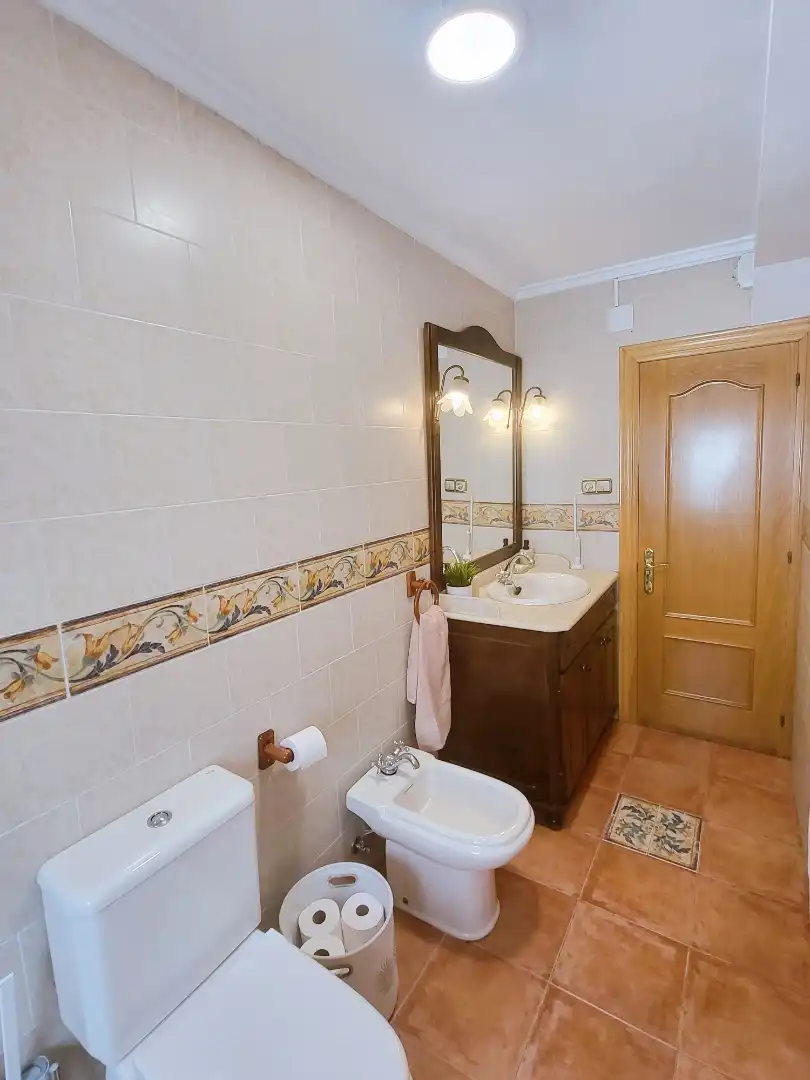Baño de Piso en venta en Avilés con Parquet, Trastero y Amueblado
