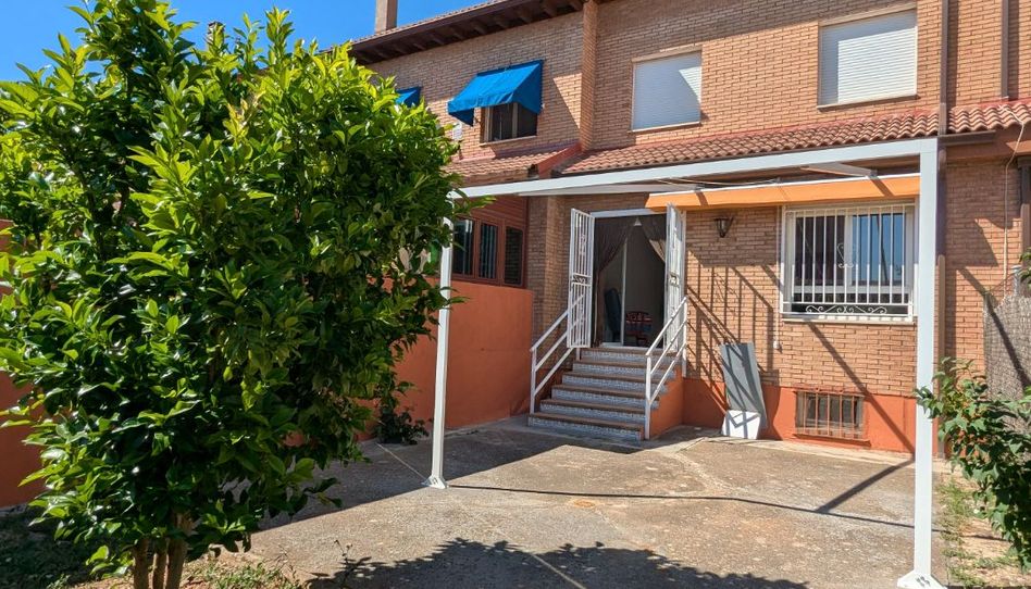 Casa adosada en venta en Calle Río Miño, 9, Centro Bº Doscientas, Azuqueca de Henares - imagen 1 Foto 1 de Casa adosada en venta en Calle Río Miño, 9, Centro Bº Doscientas, Azuqueca de Henares
