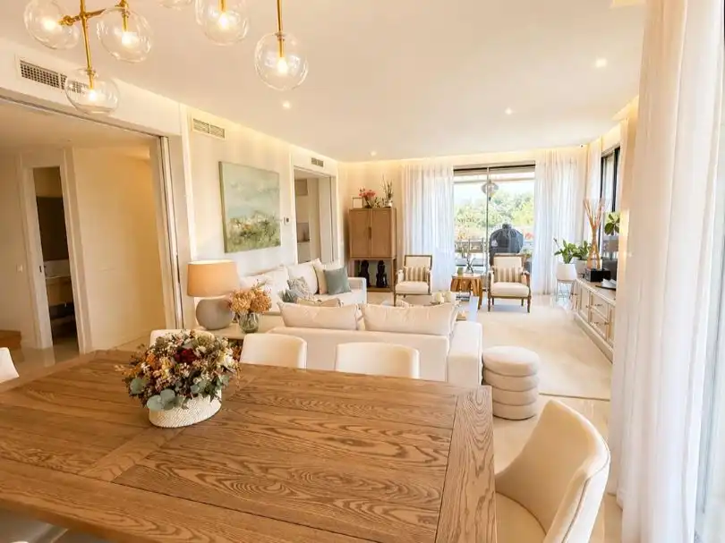 Dúplex en venta en Calle de Manuel de Falla, 7, Pueblo Sala de estar de Dúplex en venta en Pozuelo de Alarcón con Aire acondicionado, Terraza y Piscina