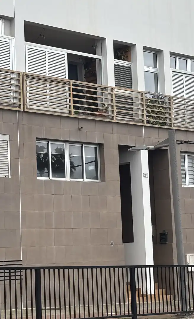 Dúplex en venda a Calle Pintor Velázquez, 24, Juan XXIII Vista exterior de Dúplex en venda en Arucas amb Terrassa
