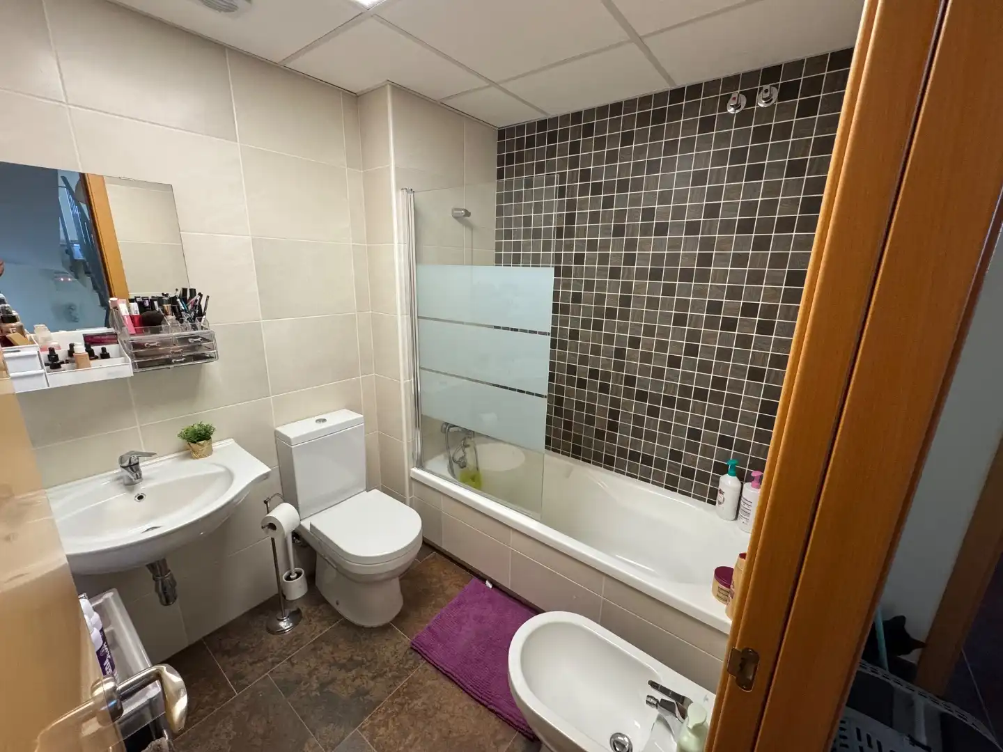 Houses for sale in Calle Cortegana, 8, Núcleo urbano Bathroom of Houses for sale in Aljaraque with Air Conditioner, Terrace and Swimming Pool