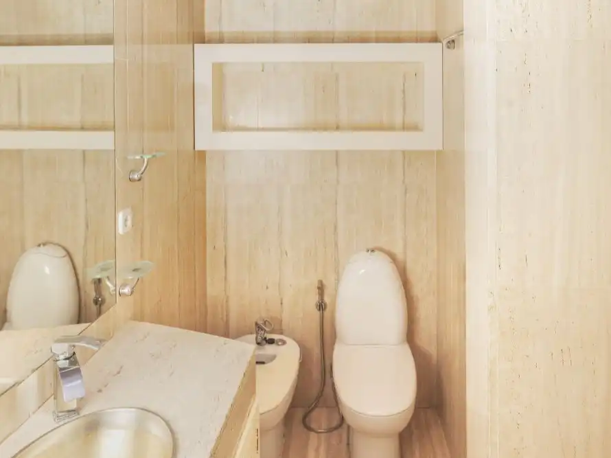 Bathroom of Apartments for rent in  Madrid Capital  with Air Conditioner and Balcony