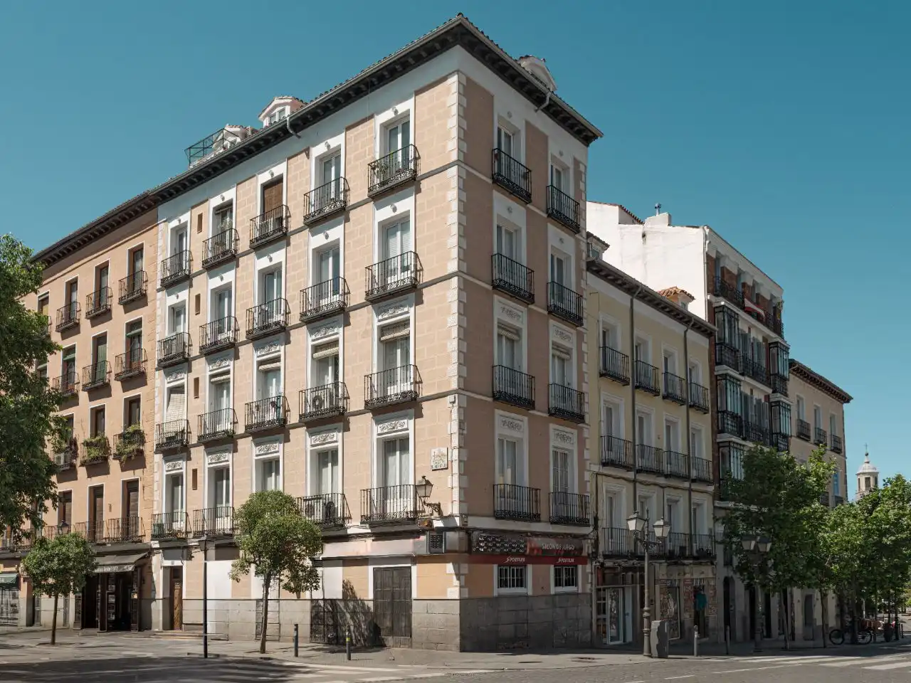 Exterior view of Apartments for rent in  Madrid Capital  with Air Conditioner and Balcony
