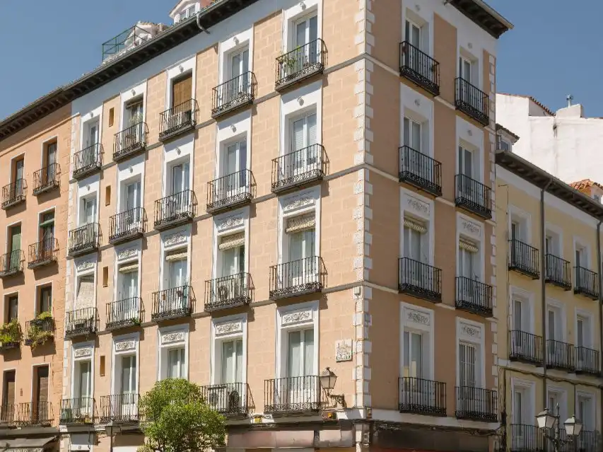 Exterior view of Apartments for rent in  Madrid Capital  with Air Conditioner and Balcony