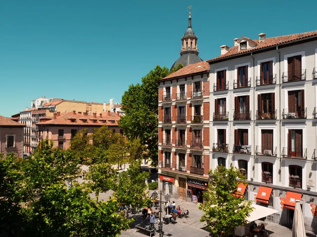 Exterior view of Apartments for rent in  Madrid Capital  with Air Conditioner and Balcony