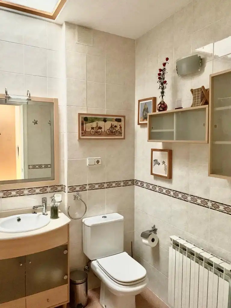 Bany de Casa o xalet en venda en Villarrubio amb Calefacció, Jardí privat i Terrassa