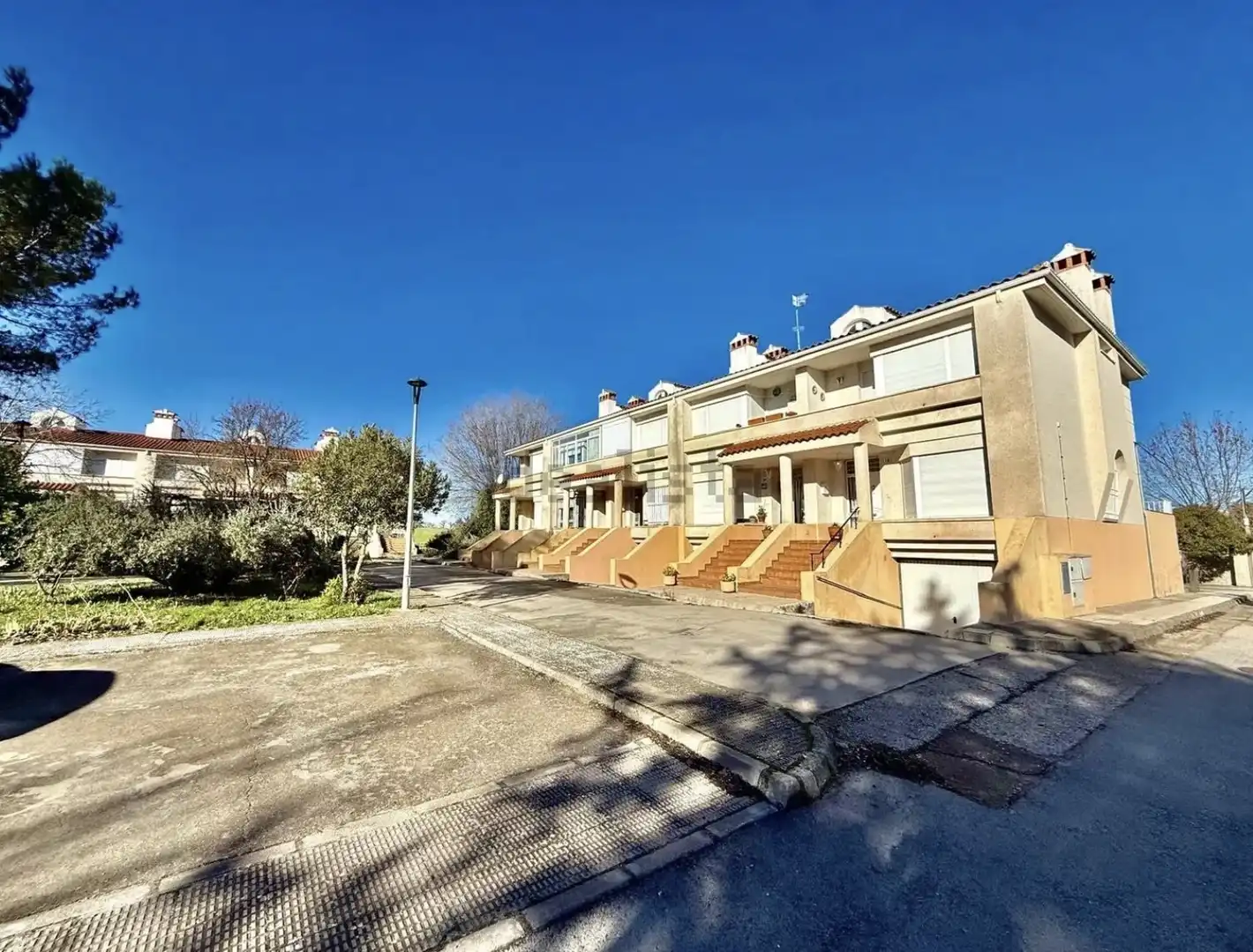 Vista exterior de Casa o xalet en venda en Villarrubio amb Calefacció, Jardí privat i Terrassa