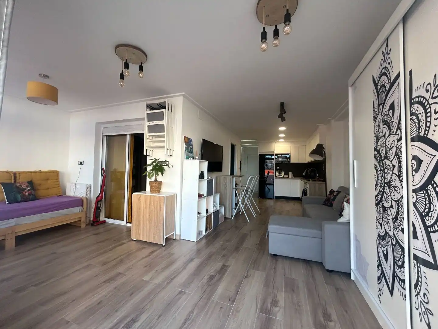 Wohnzimmer von Wohnung zum Verkauf in Torrevieja mit Klimaanlage, Privatgarten und Terrasse