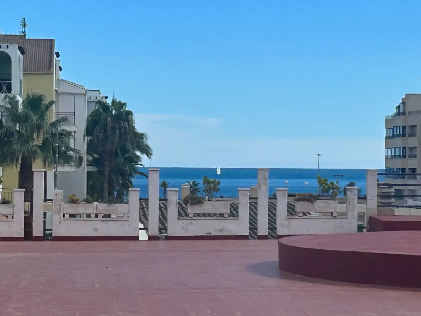 Außenansicht von Wohnung zum Verkauf in Torrevieja mit Klimaanlage, Privatgarten und Terrasse